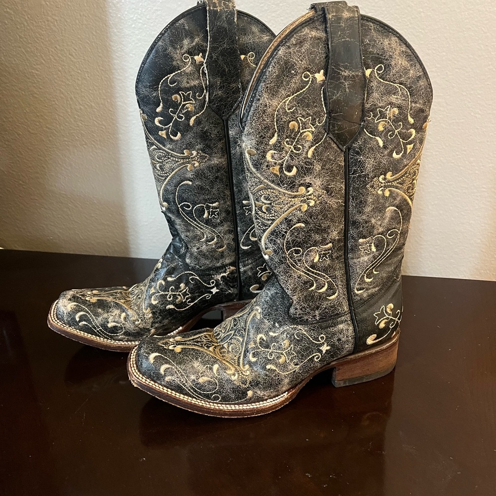 Circle G Distressed Black Embroidered Boots.Never worn but no box or tags